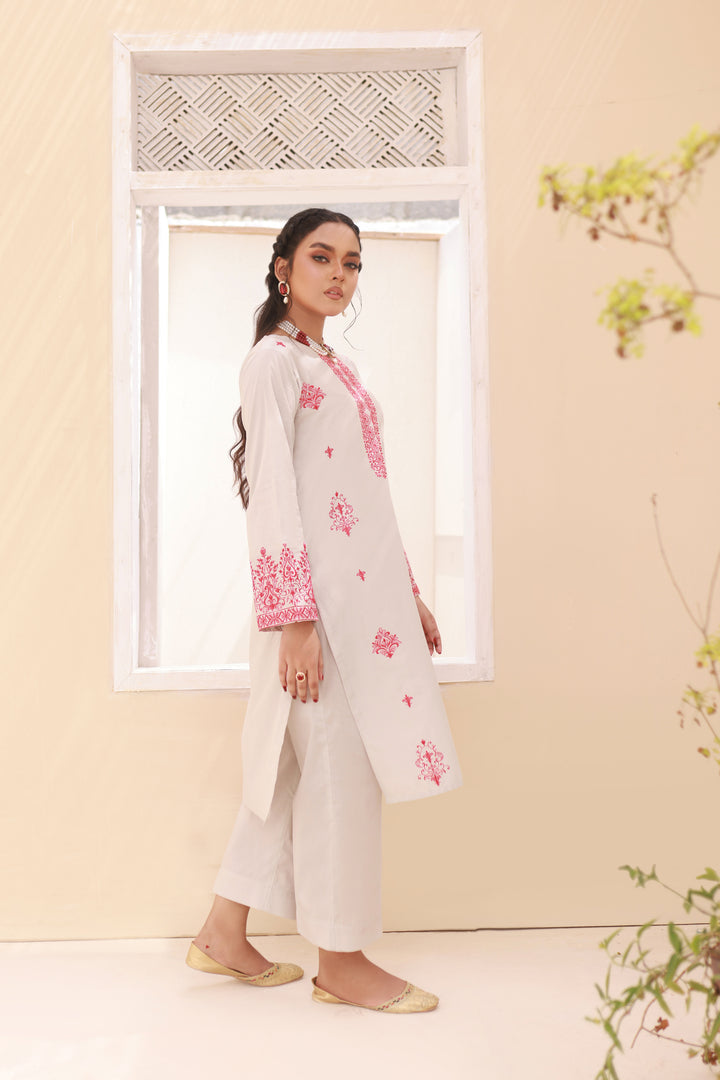 Elegant Embroidered Lawn 3pc Summer Outfit with Chiffon Dupatta