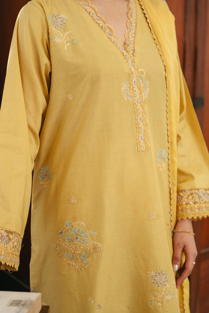 Elegant Embroidered Lawn 3-Piece Suit with Chiffon Dupatta – Perfect for Any Occasion