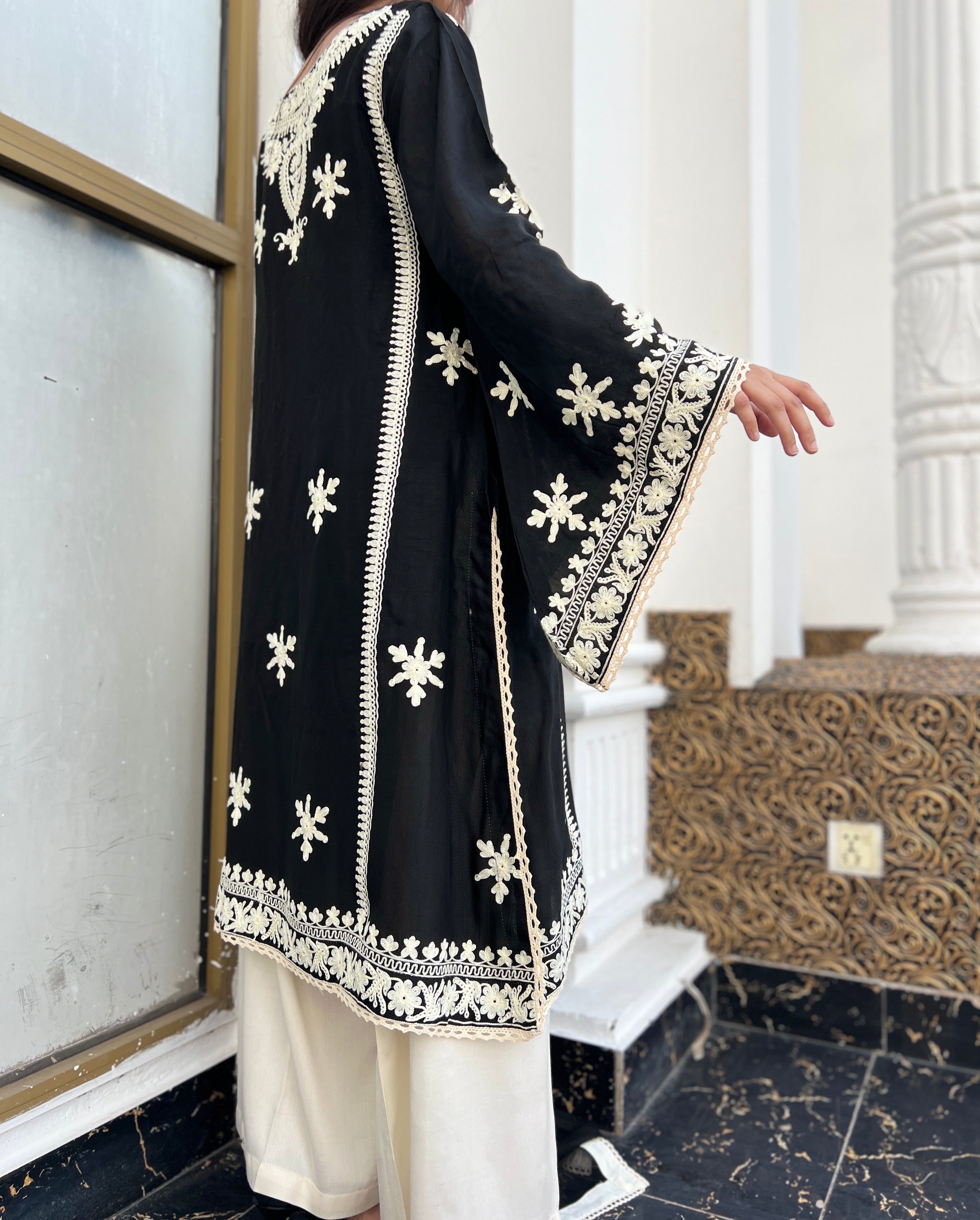 Luxurious Ari Work Embroidered Cotton Silk 3pc Outfit with Chiffon Dupatta